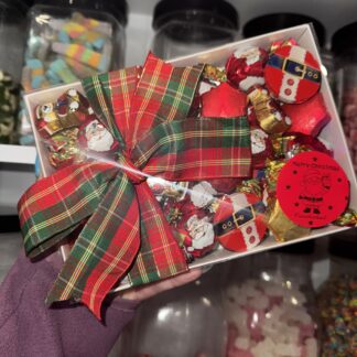 LUXURY CHRISTMAS CHOCOLATE BOX 600G